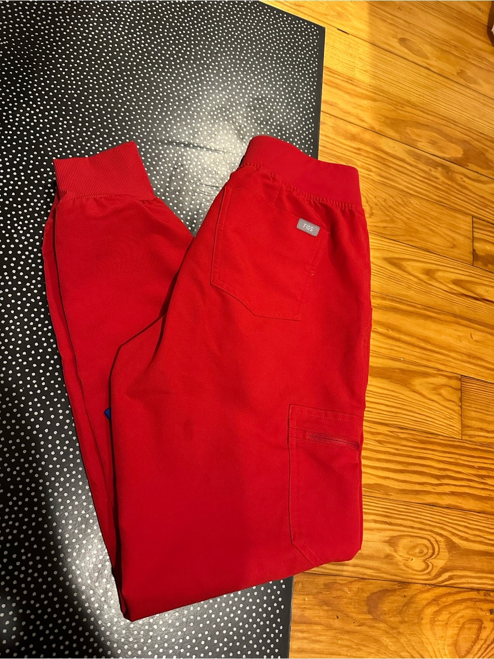 Red figs Zamora scrubs XS - Picture 3 of 4